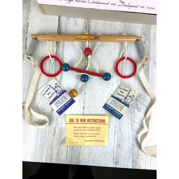 Vintage 1943 Wooden Nursery Cradle Gym Mobile Childhood Interests Mint - Picture 2 of 5